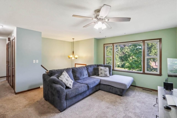 Listing Image #3 - Others for sale at 3005 Parkview Ave, Iowacity IA 52240