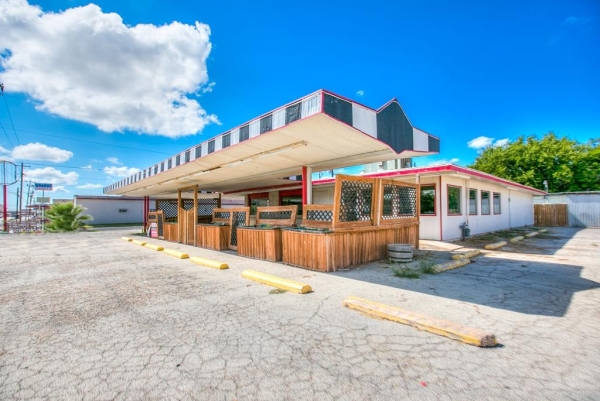 Listing Image #1 - Retail for sale at 1205 N Chadbourne St, San Angelo TX 76903