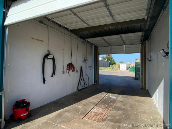 Listing Image #3 - Retail for sale at 10150 E 11th Street, Tulsa OK 74128