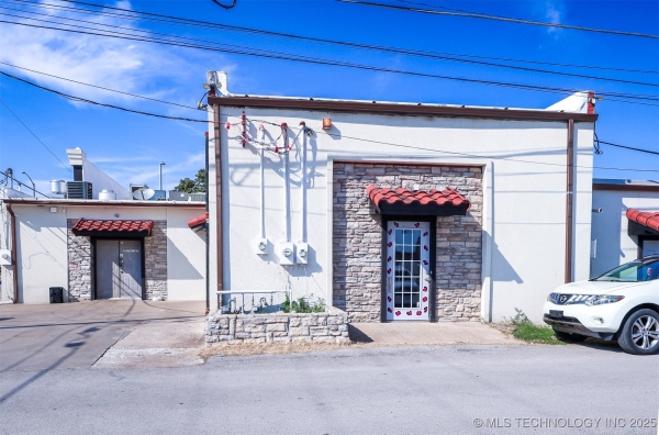 Listing Image #2 - Retail for sale at 102 W Rogers Boulevard, Skiatook OK 74070 Listing Image #2 - Retail for sale at 102 W Rogers Boulevard, Skiatook OK 74070