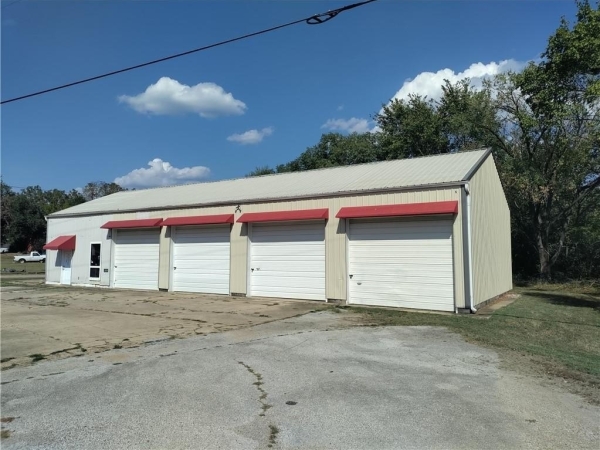 Listing Image #2 - Others for sale at 106 14th  ST, Lead Hill AR 72644
