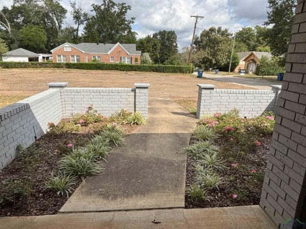 Listing Image #3 - Office for sale at 315 Wilson St, Henderson TX 75652