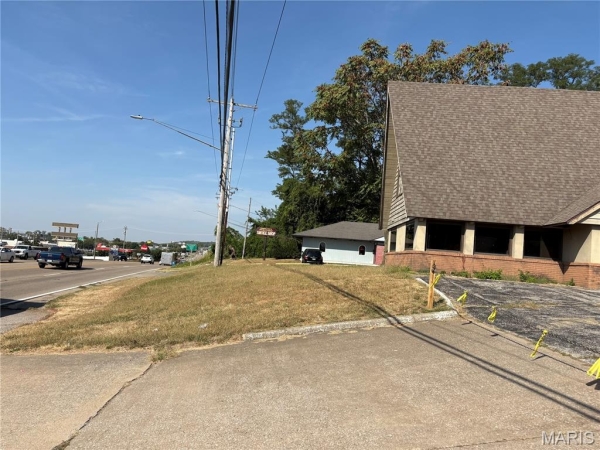 Listing Image #2 - Others for sale at 118 N Bluff Road, Collinsville IL 62234