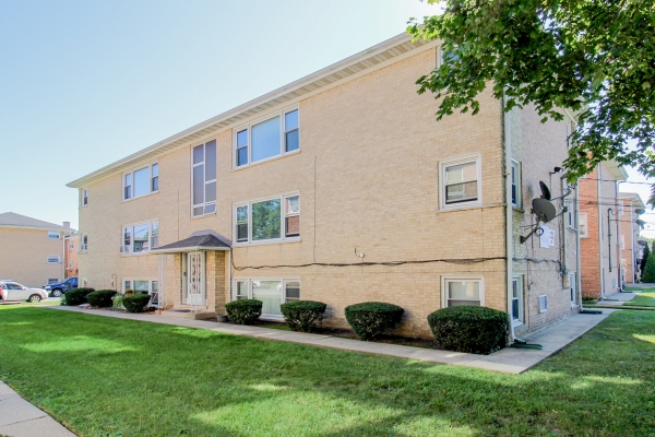 Listing Image #1 - Multi-family for sale at 6920 N. Rosemary Lane, Niles IL 60714