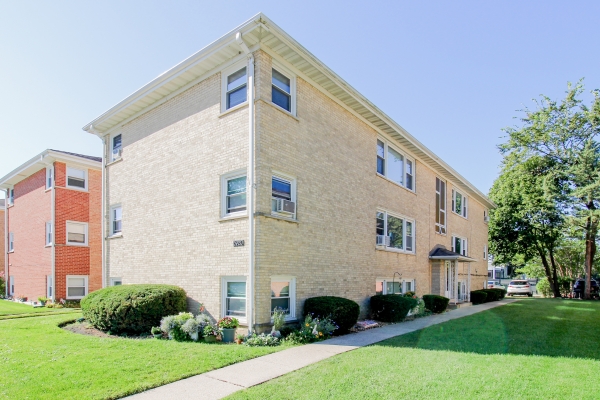 Listing Image #2 - Multi-family for sale at 6920 N. Rosemary Lane, Niles IL 60714