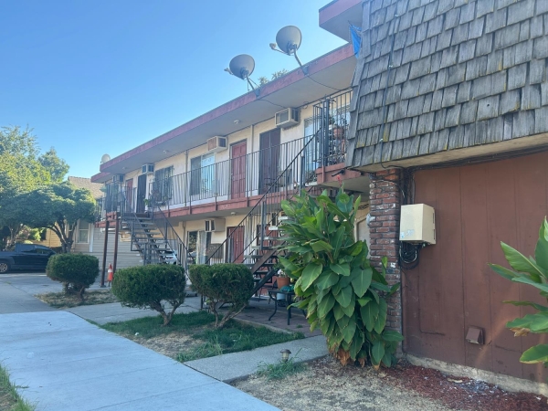 Listing Image #1 - Multi-family for sale at 1135 N Sutter Street, Stockton CA 95202