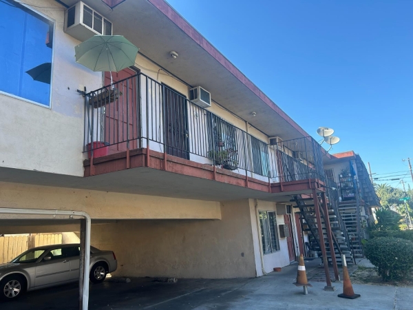 Listing Image #3 - Multi-family for sale at 1135 N Sutter Street, Stockton CA 95202