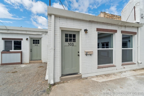 Listing Image #2 - Multi-family for sale at 103 E Cherry Street, Cushing OK 74023