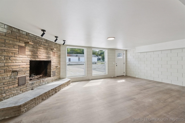 Listing Image #3 - Multi-family for sale at 103 E Cherry Street, Cushing OK 74023