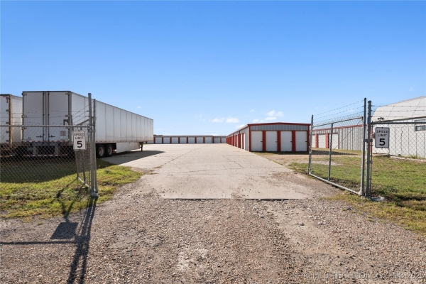 Listing Image #3 - Others for sale at 18753 S 100 Highway, Webbers Falls OK 74470