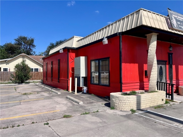 Listing Image #2 - Industrial for sale at 406 N Johnson St, Alice TX 78332