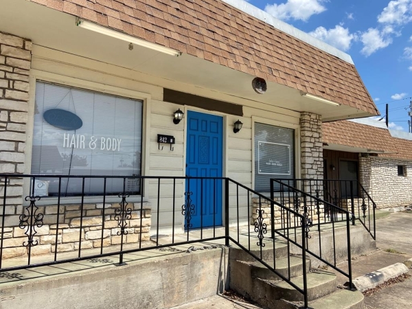Listing Image #1 - Office for sale at 842-B Sidney Baker, Kerrville TX 78028