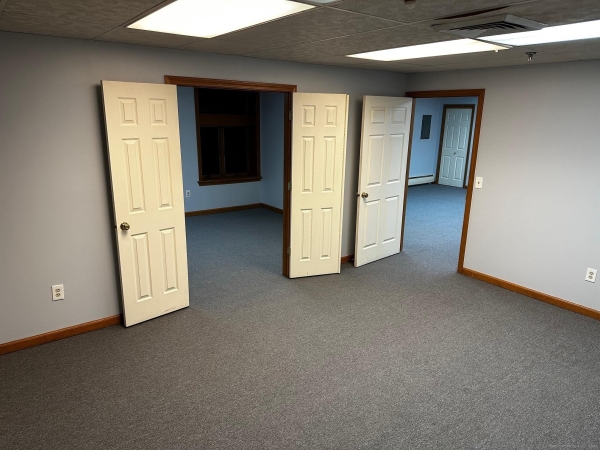 Listing Image #3 - Others for sale at 61 Ffyler Place, Suffield CT 06078