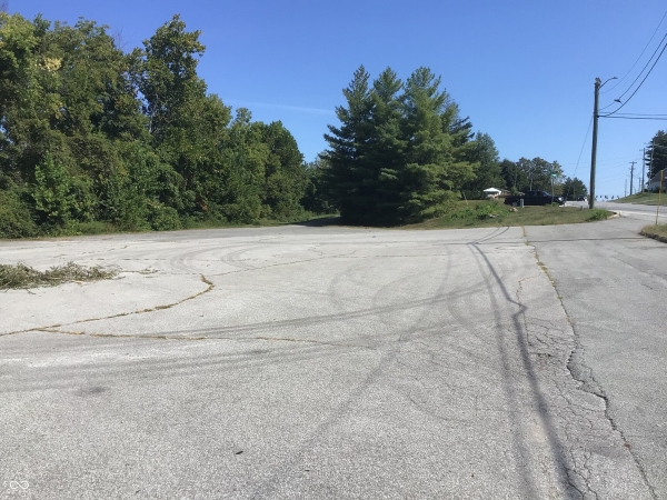 Listing Image #2 - Retail for sale at 1012 E Hackberry Street, Salem IN 47167
