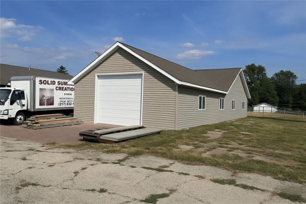Listing Image #2 - Industrial for sale at 403 S Sycamore St., Villa Grove IL 61956
