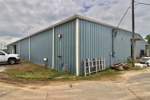 Listing Image #2 - Industrial for sale at 1000 Warmack Avenue, Warner OK 74469