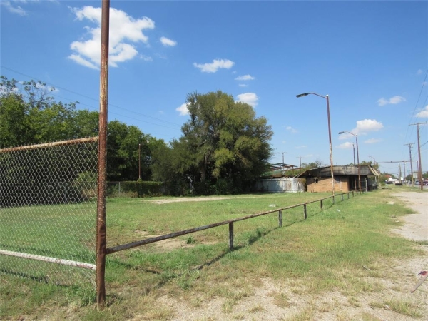 Listing Image #2 - Others for sale at 1402 S Oak Avenue, Mineral Wells TX 76067