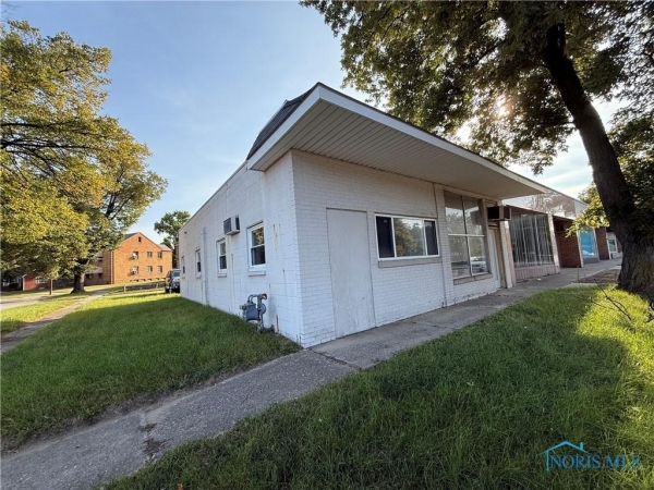 Listing Image #2 - Others for sale at 4324 Monroe Street, Toledo OH 43606