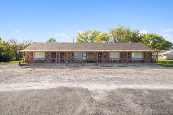 Listing Image #1 - Retail for sale at 400 E Highway 64, Warner OK 74469