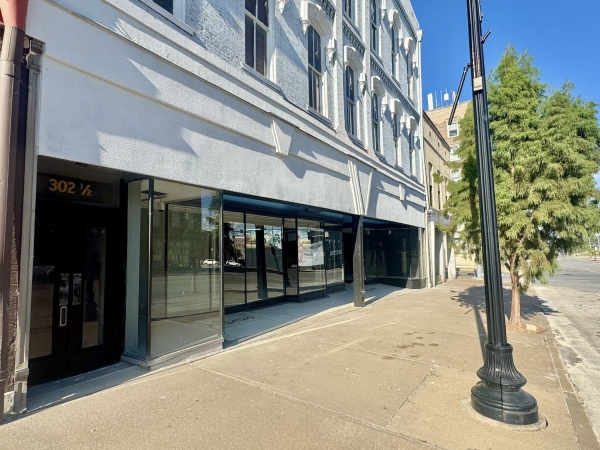 Listing Image #2 - Retail for sale at 302-304 Broadway, Hannibal MO 63401