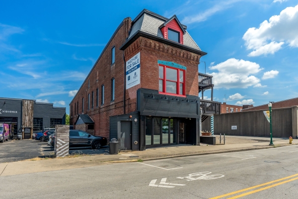 Listing Image #3 - Retail for sale at 134 Spring St, Jeffersonville IN 47130