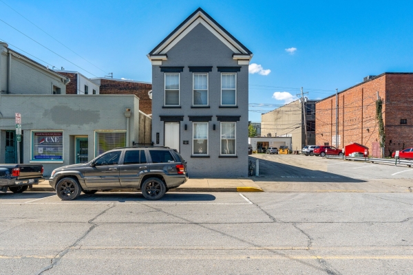 Listing Image #2 - Multi-family for sale at 207 Bank St, New Albany IN 47150