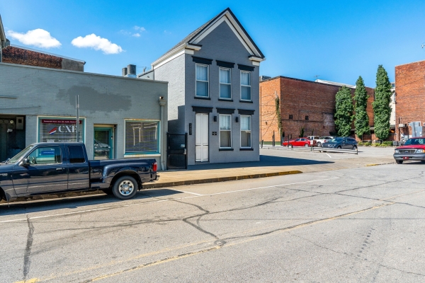Listing Image #3 - Multi-family for sale at 207 Bank St, New Albany IN 47150