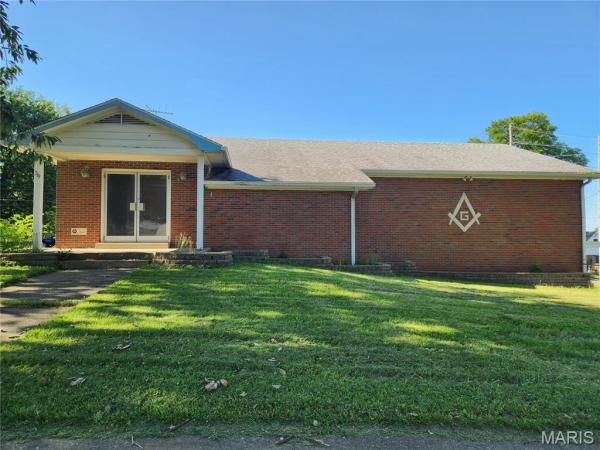 Listing Image #2 - Others for sale at 221 E Saint Louis Street, Lebanon IL 62254