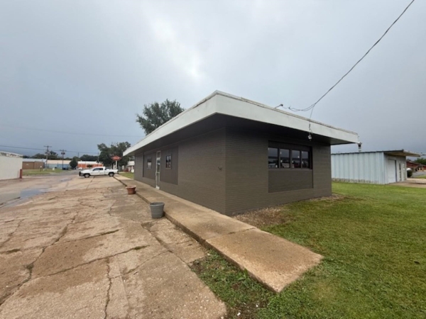Listing Image #2 - Industrial for sale at 433 N Broadway Blvd., Salina KS 67401