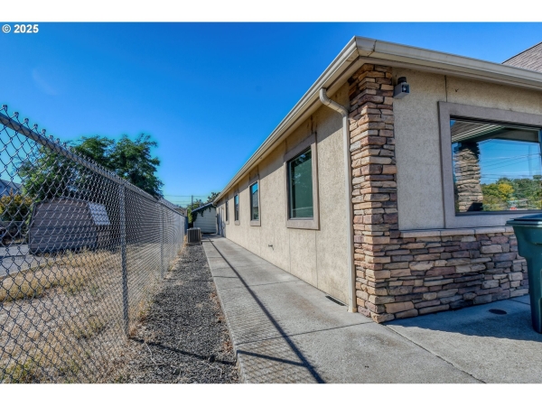 Listing Image #3 - Office for sale at 225 SW 5TH ST, Pendleton OR 97801