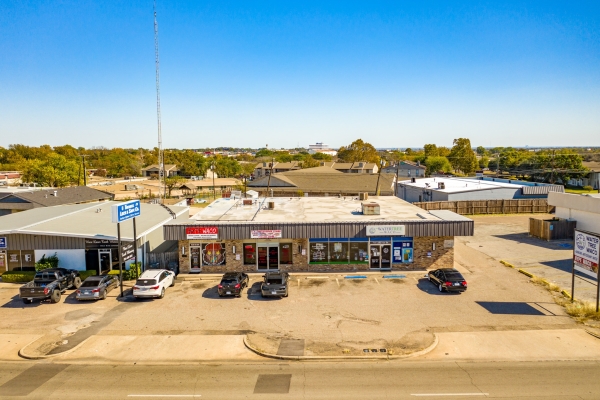 Listing Image #3 - Retail for sale at 711 Lake Air Dr, Waco TX 76710