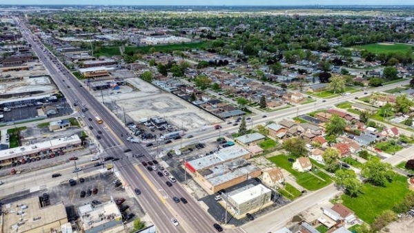 Listing Image #2 - Retail for sale at 2345 N Mannheim Rd, Leyden Township IL 60164