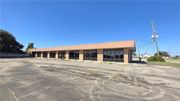 Listing Image #2 - Others for sale at 3132 E Judge Perez Drive , A-I, Meraux LA 70075