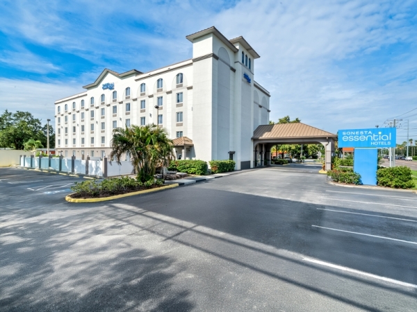Listing Image #2 - Hotel for sale at 8101 Aircenter Ct, Orlando FL 32809