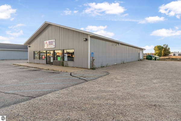 Listing Image #1 - Retail for sale at 252 Bell Avenue, Cadillac MI 49601 Listing Image #1 - Retail for sale at 252 Bell Avenue, Cadillac MI 49601