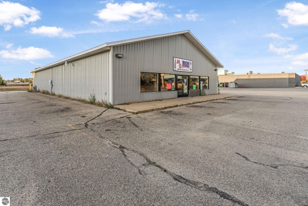 Listing Image #2 - Retail for sale at 252 Bell Avenue, Cadillac MI 49601 Listing Image #2 - Retail for sale at 252 Bell Avenue, Cadillac MI 49601