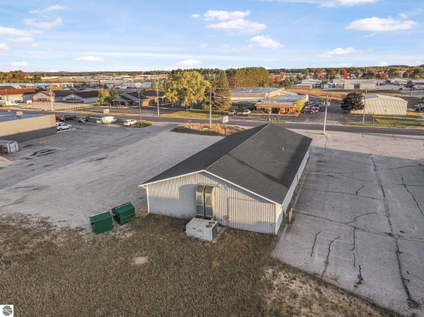 Listing Image #3 - Retail for sale at 252 Bell Avenue, Cadillac MI 49601 Listing Image #3 - Retail for sale at 252 Bell Avenue, Cadillac MI 49601