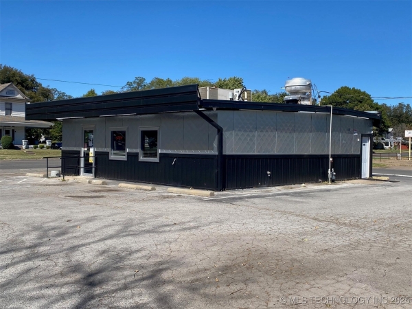 Listing Image #2 - Others for sale at 828 Eastside Boulevard, Muskogee OK 74403 Listing Image #2 - Others for sale at 828 Eastside Boulevard, Muskogee OK 74403