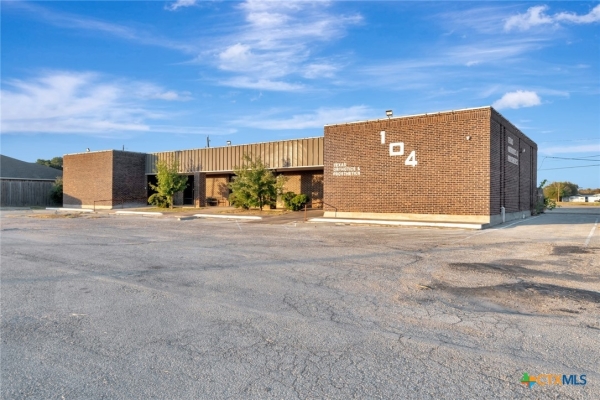 Listing Image #1 - Others for sale at 104 Teakwood Drive, Victoria TX 77901 Listing Image #1 - Others for sale at 104 Teakwood Drive, Victoria TX 77901