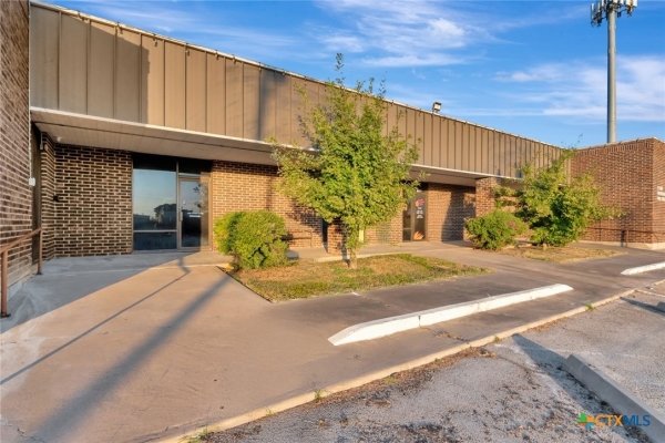 Listing Image #2 - Others for sale at 104 Teakwood Drive, Victoria TX 77901 Listing Image #2 - Others for sale at 104 Teakwood Drive, Victoria TX 77901