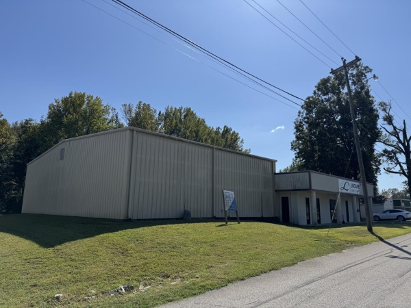 Listing Image #2 - Office for sale at 149 N Railroad St, Selmer TN 38375
