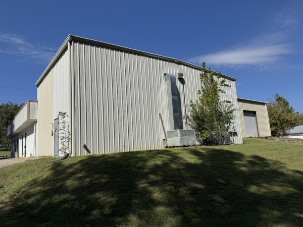 Listing Image #3 - Office for sale at 149 N Railroad St, Selmer TN 38375
