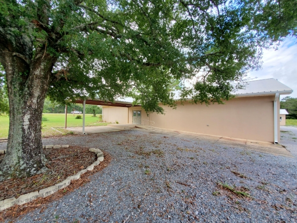 Listing Image #1 - Retail for sale at 47 Dr Roberts Drive, DeFuniak Springs FL 32433