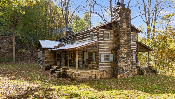 Listing Image #2 - Bed Breakfast for sale at 2395 Hortons Creek Road, Burnsville NC 28714