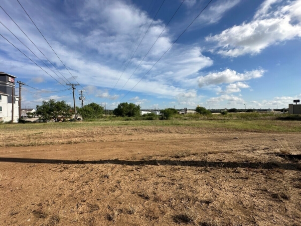 Listing Image #2 - Others for sale at 1827 W Oaklawn Rd, San Antonio TX 78064