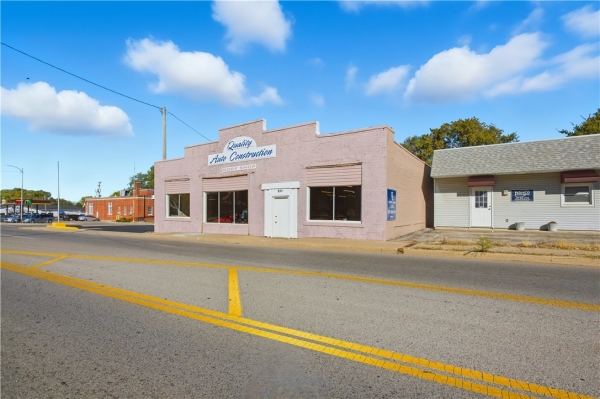 Listing Image #2 - Others for sale at 611 Madison Avenue, Charleston IL 61920