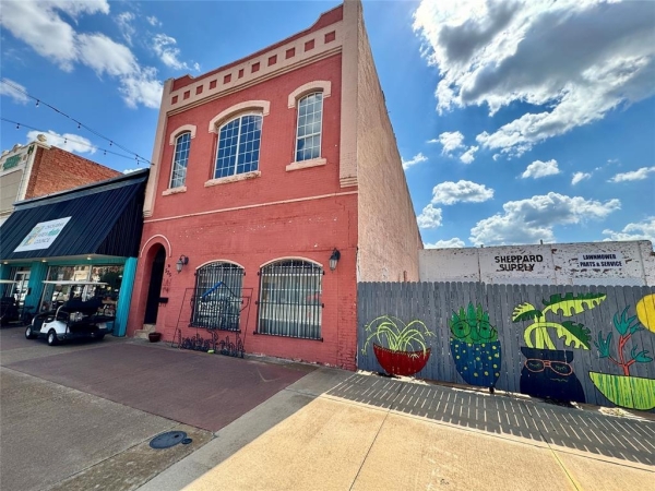 Listing Image #1 - Others for sale at 525 W Chickasha Avenue, Chickasha OK 73018