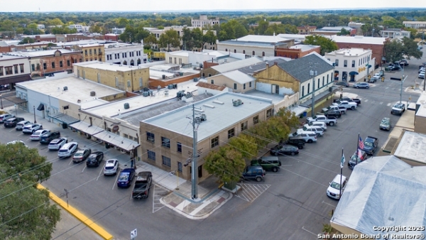 Listing Image #1 - Office for sale at 113 W Gonzales, Seguin TX 78155
