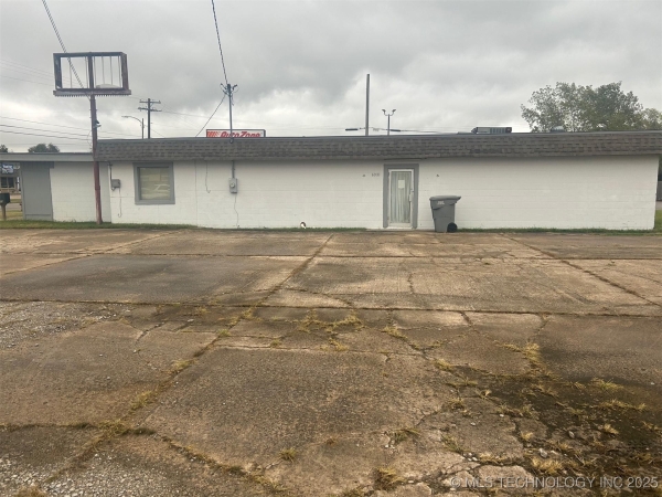 Listing Image #3 - Office for sale at 603 W Cherokee Street, Wagoner OK 74467
