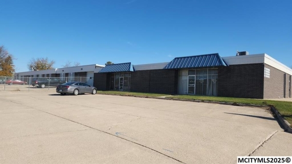 Listing Image #2 - Office for sale at 1408 & 1410 6th SW, Mason City IA 50401